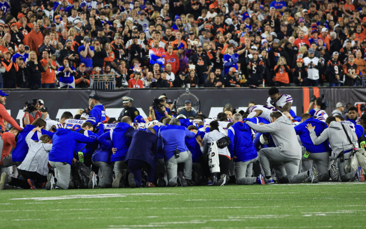 Buffalo Bills huddle for a prayer after Damar Hamlin's injury.
