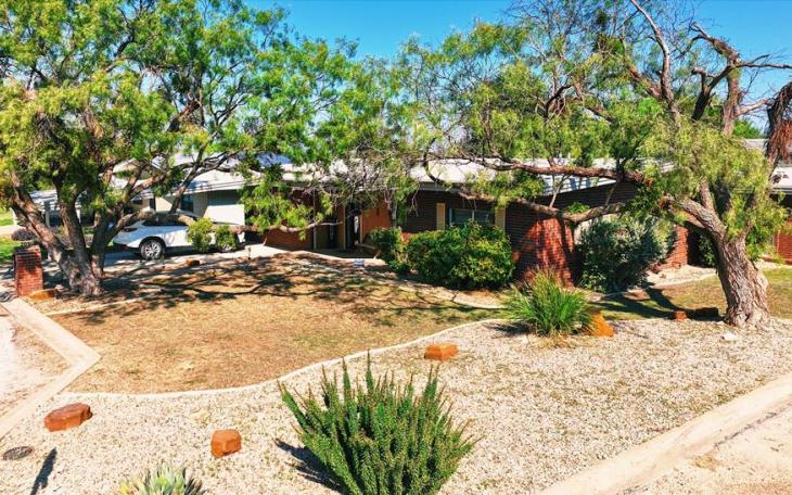 A short commute to Ballinger will net you more space and cost much less. Plus over 55 more featured homes and all of Sunday's open houses.