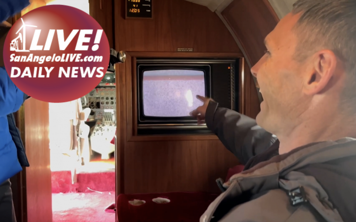 LIVE Daily News | Inside Elvis's Plane!