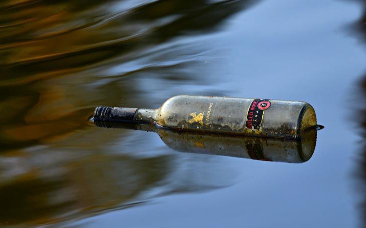 Glass Bottle in the Lake (Contributed/Pixabay)