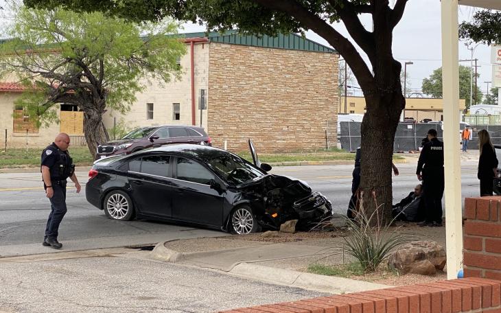 Black Chevy Crash at Econolodge (LIVE! Photo/James Bouligny)