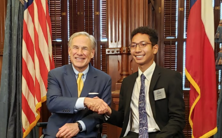 Myshae Allen with Gov. Abbott 4.23 (Courtesy/SAISD)