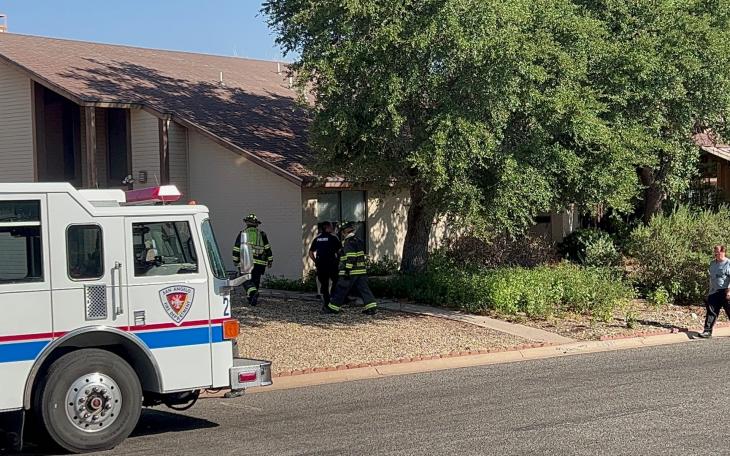 Building Collapse Bermuda St. (LIVE! photo/Matt Trammell)