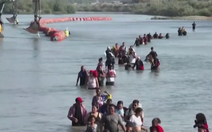 Illegal Migrants Pass Buoy Barrier in Rio Grande (Courtesy/KIII)