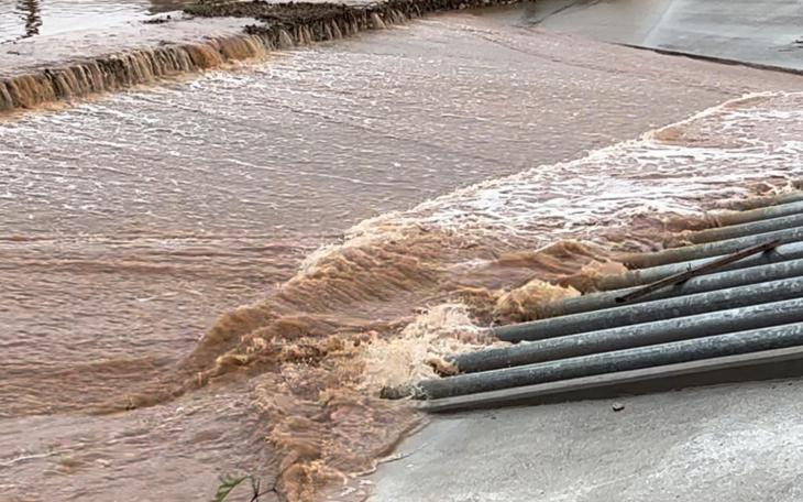 Red Arroyo at Southwest Blvd. flooding 9.16.23 (LIVE! Photo Yantis Green)