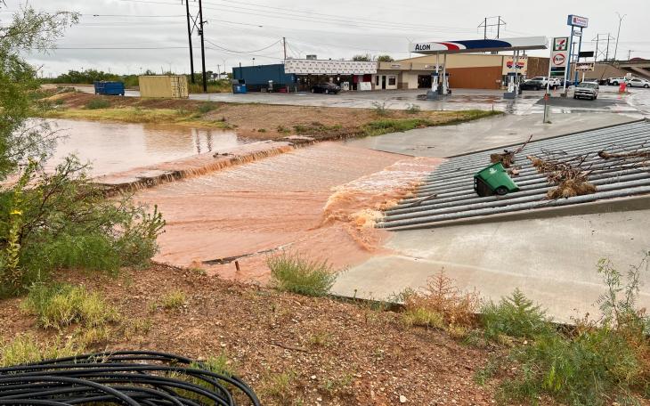 Red Arroyo Flooding at Southwest Blvd. 9.6.23 (LIVE! Photo Yantis Green)