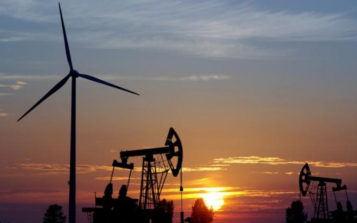 Wind Turbines Pump Jacks Permian Basin (Courtesy/Greentech)