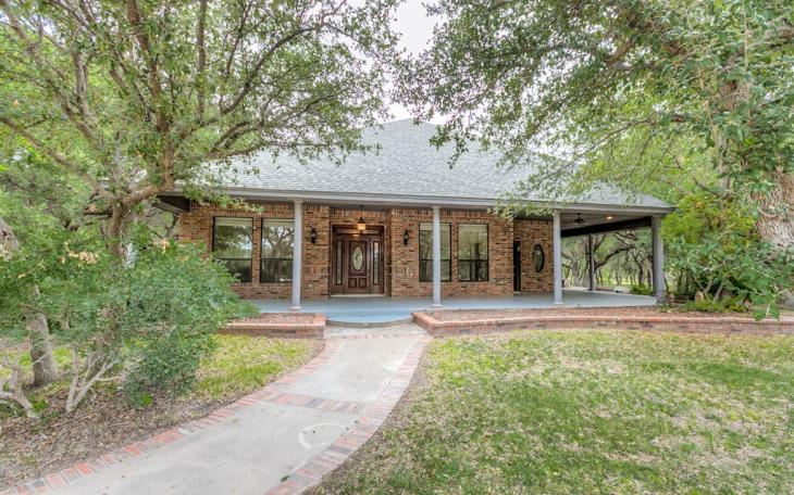 6270 Green Oaks Dr, Christoval, TX 76935