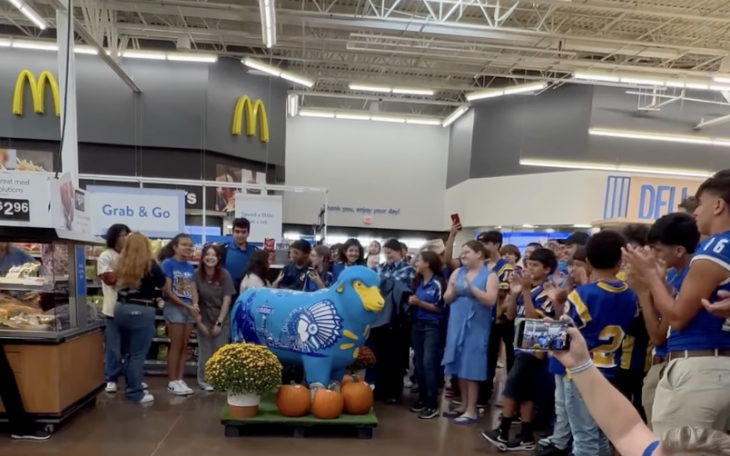San Angelo ISD Students help unveil San Angelo's newest sheep.