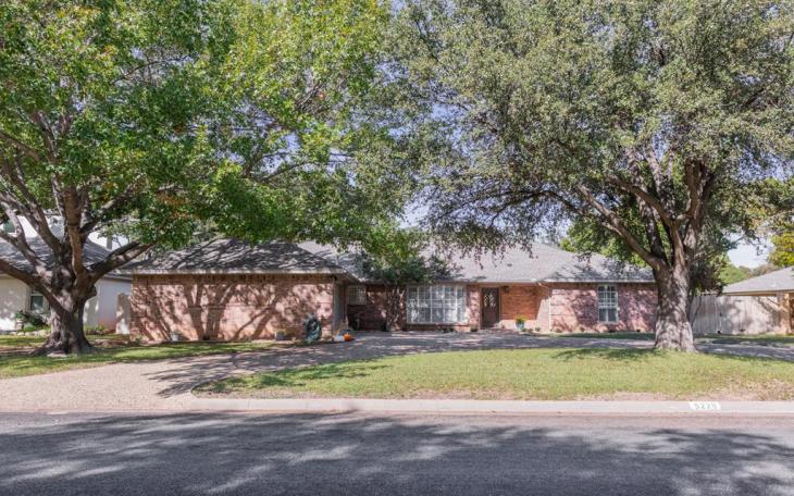 REAL ESTATE: Easy Living with Golf Course Views