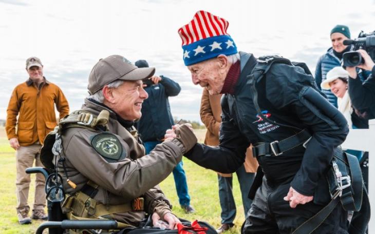 Al Blaschke &amp; Gov Abbott Skydive (Courtesy gov.texas.gov)