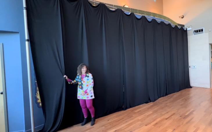 Artist Sharon Flippin Unveils Visitor's Center Mural (LIVE! Photo Yantis Green)
