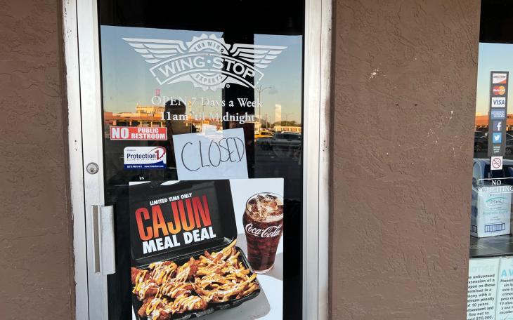 Wing Stop SW PLaza (LIVE! Photo/Yantis Green)