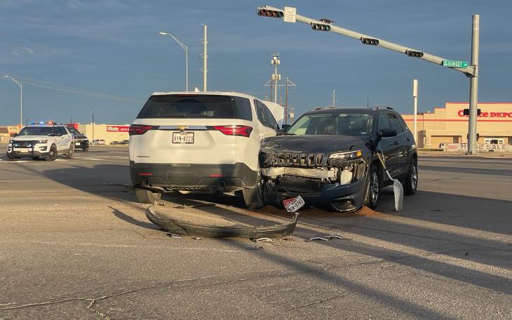 Crash on Sherwood Way Causes Traffic Jam at 5 p.m. on Feb 7, 2023