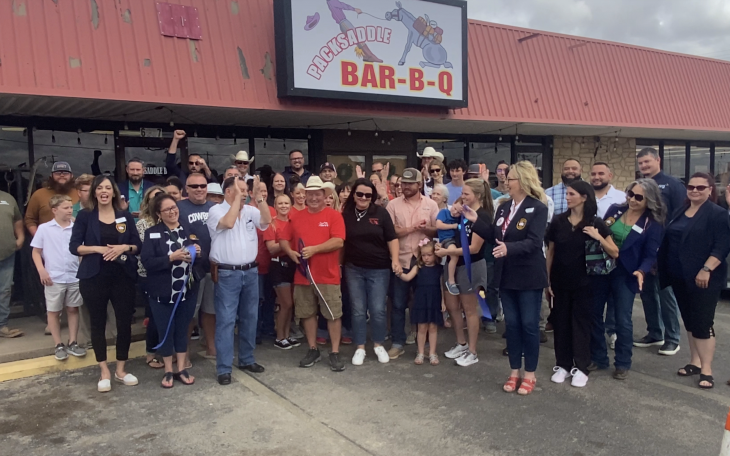 Pack Saddle BBQ Celebrates 40 Years with a Ribbon Cutting Ceremony!
