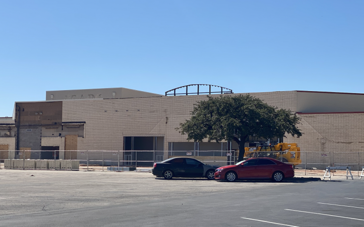 Murdoch's Ranch &amp; Home Supply at the Sunset Mall