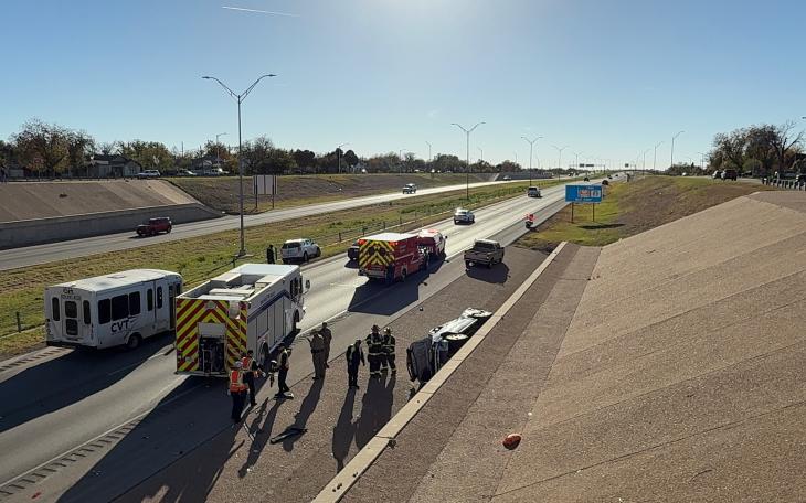 A rollover crash on Houston Harte Expressway brought westbound traffic to a crawl this afternoon as first responders worked the scene.