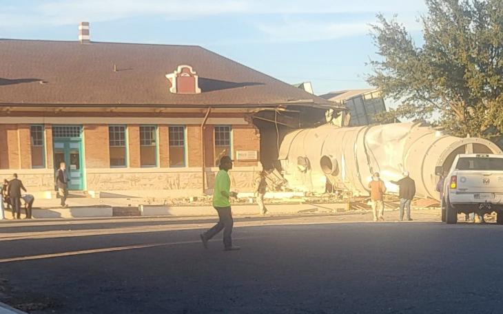 Train derailment in Pecos, Texas on Dec 18, 2024 at around 5 p.m. Photo by Debra Thomas.