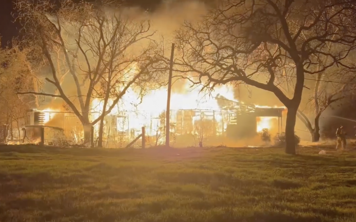 A fire early Wednesday morning destroyed an abandoned structure on Hickory Street, resulting in an estimated $133,000 in damage, according to the Abilene Fire Department.