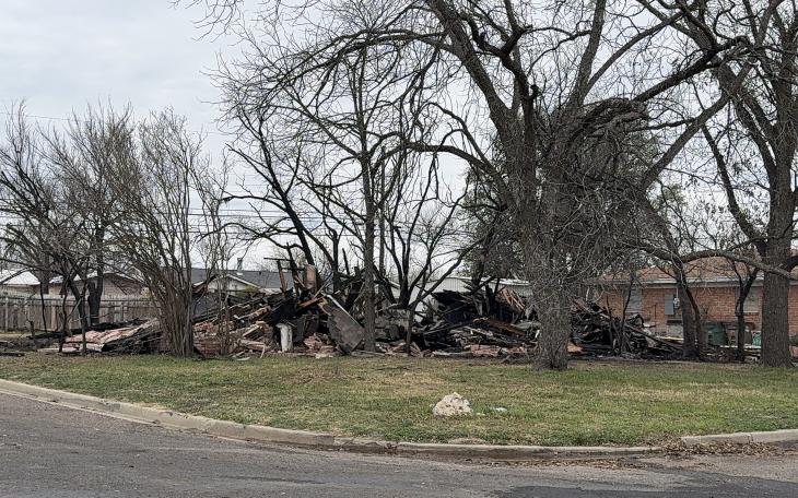  A fire engulfed a home at the intersection of Clairmont and Van Zandt streets late Wednesday night, leaving one person displaced and prompting an ongoing investigation into the cause.