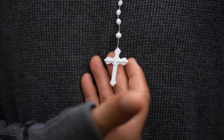 Despite constitutional concerns from opponents, the Texas Legislature forged ahead in a key vote on Thursday to allow a period for prayer or religious study in schools.