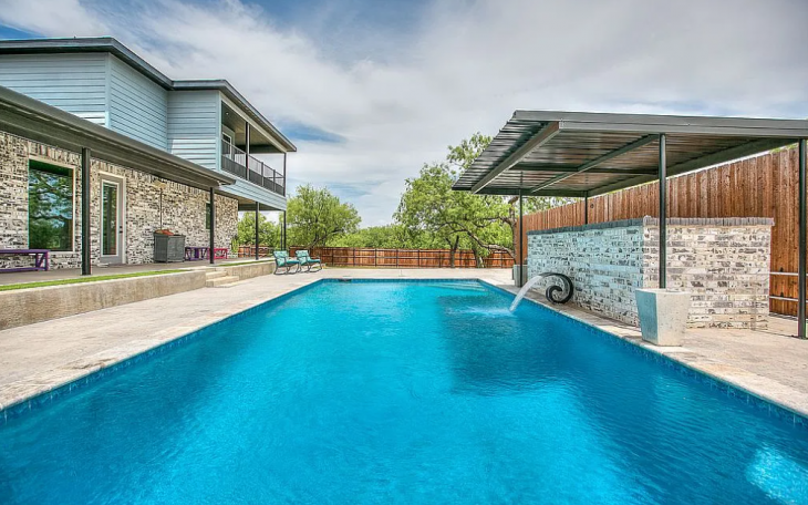 Pool at 1509 Whitney St