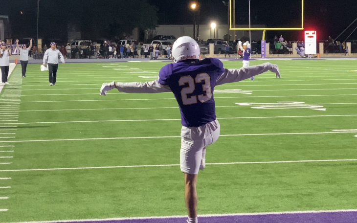 Ozona's Graciano Garcia celebrates after catching a touchdown