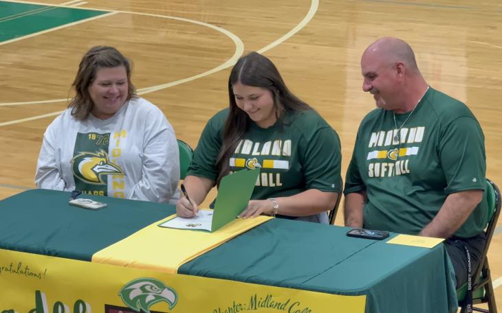 Wall Lady Hawks Madi Williams