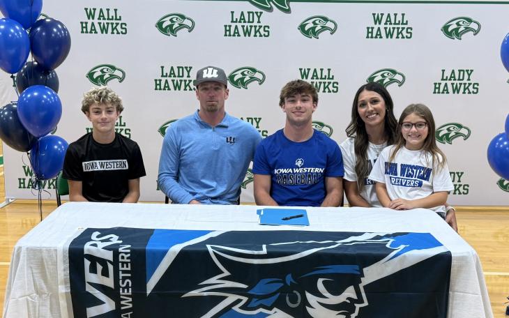 Wall's Hagyn Barbee signs with Iowa Western