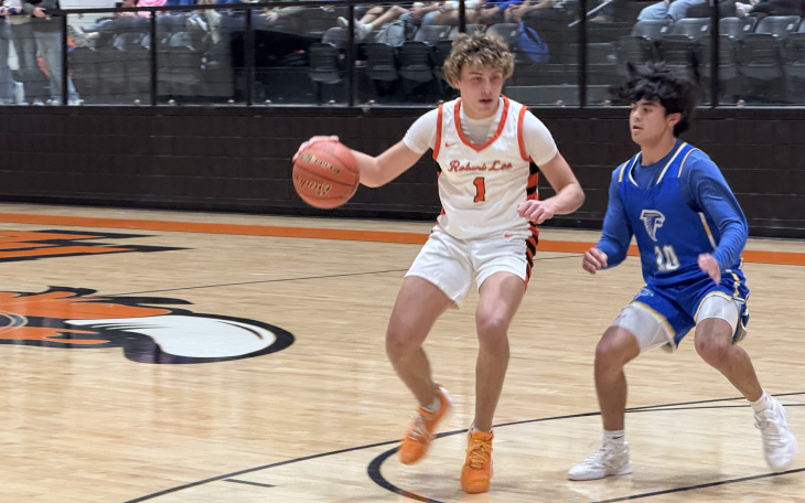 Robert Lee's Brenner Sherwood faces off with Veribest's Lorenzo High