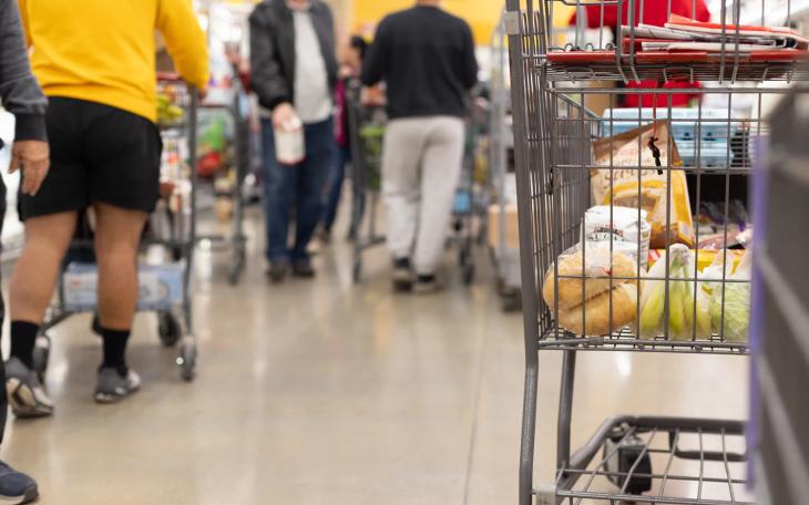 Customers stock up on groceries at an Austin H-E-B on Jan. 13, 2024.