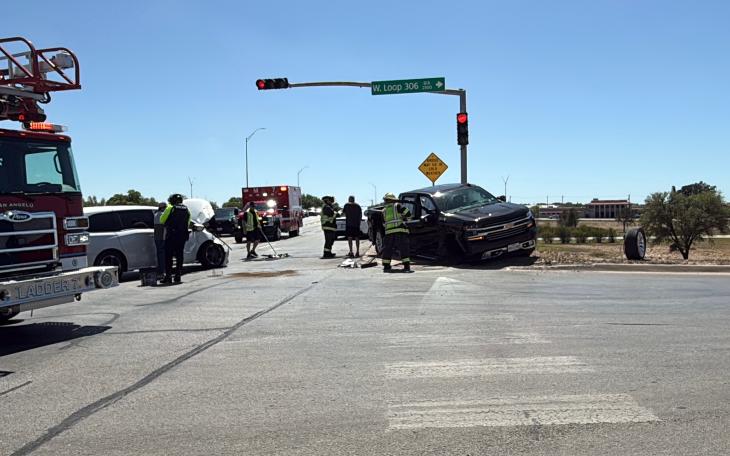 A crash at Knickerbocker Road and Loop 306 on Thursday afternoon has closed down part of the intersection and caused one person to be taken to the hospital.
