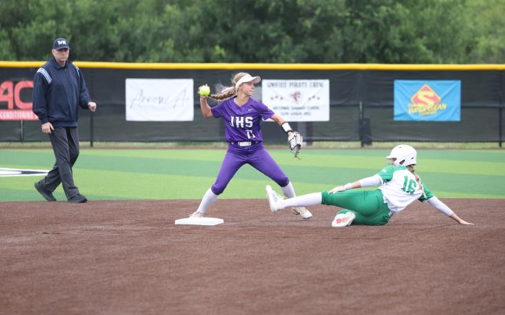 Jacksboro defeated Wall 9-3 on Thursday to force a winner-take-all Game 3 in their area-round playoff series.