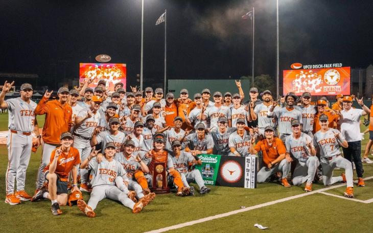 The Texas Longhorns baseball team celebrates after its 6-5 win over Oregon to advance to the 2026 College Baseball World Series.