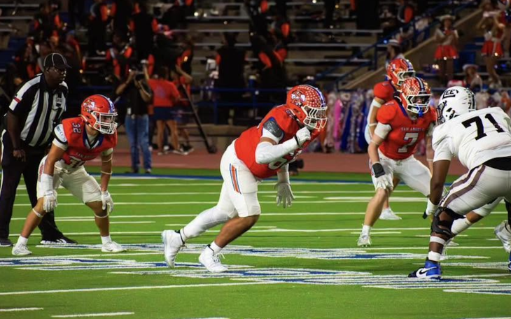 San Angelo Central's Riley Oines rushes the passer in a 2025 game against Midland Lee.