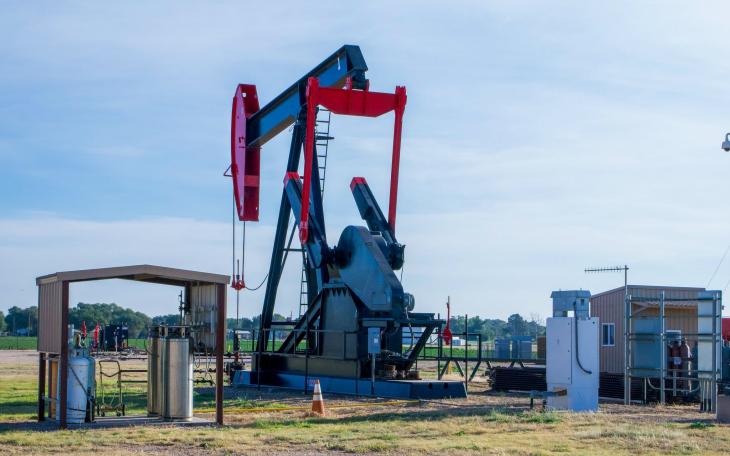 Pump jack, oil rig