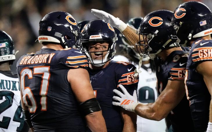 Chicago Bears' Case Keenum and his offensive line against the Eagles 2026