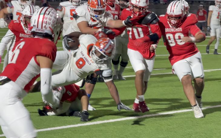 Central Bobcats Lead Odessa High 17-14 at Halftime