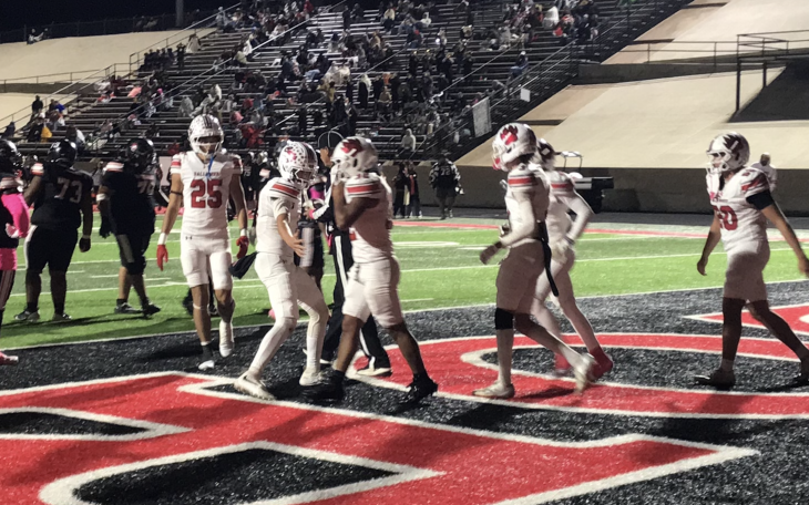 The Ballinger Bearcats celebrate after Malachi Bentley's touchdown against Colorado City (LIVE! Photo: Paul Harris)