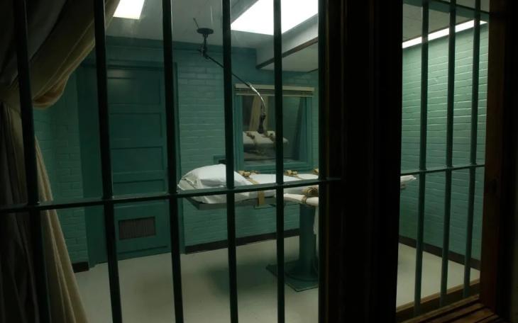 Texas' execution chamber as seen from the witness viewing room at the Texas State Penitentiary in Huntsville.