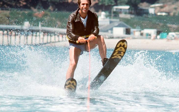 A scene from the episode that has Fonzie waterskiing and jumping said shark (photo courtesy of hollywood.com)