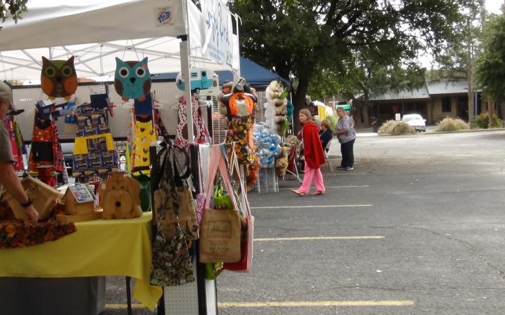 Artisans gather in a parking lot to sell their goods (LIVE! photo by Cheyenne Benson)