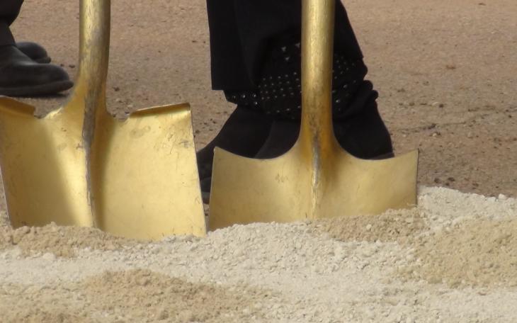 The golden shovels of the San Angelo Chamber of Commerce await use (LIVE! photo by Cheyenne Benson)