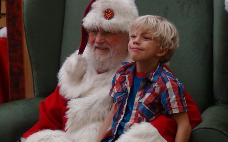 Santa Gene and a kid pose for photos (LIVE! photo by Cheyenne Benson)