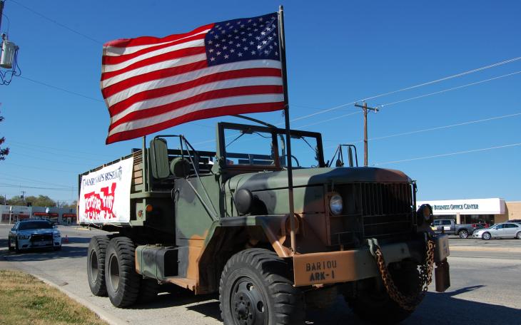 Knickerbocker is closed heading toward the loop due to icy roads. (LIVE! Photo by Chelsea Schmid)