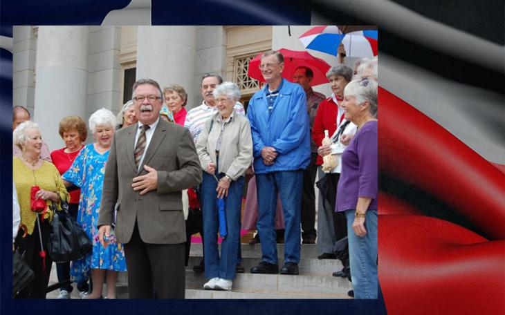 Richard Easingwood announces his candidacy for County Judge on the courthouse steps Monday. (LIVE! Photo by Chelsea Schmid)