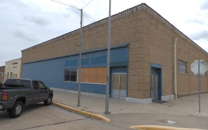 A local group hopes to convert the old Harry's Grocery Store into a new teen center. (LIVE! Photo/Matt McDaniel)