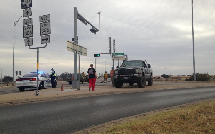 The Ford F-250 vs the Jeep Cherokee at Knickerbocker and Loop 306. (LIVE! Photo/John Basquez)