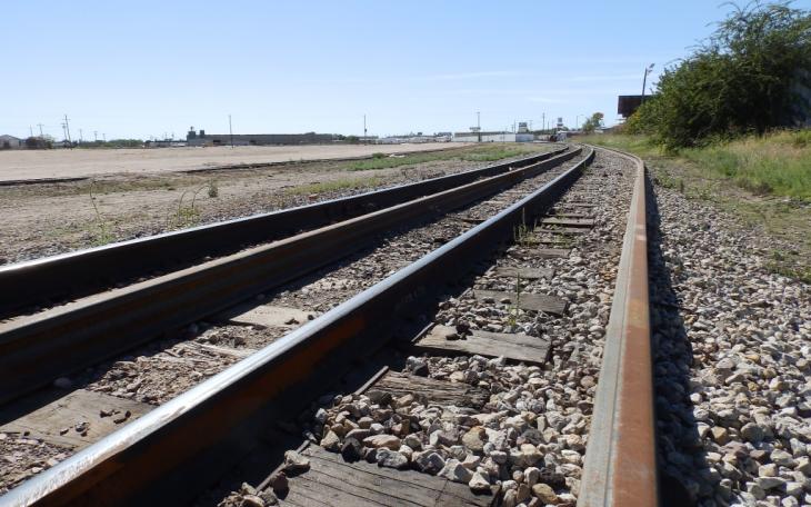 View along the tracks that would bring frac-sand to the adjacent property near downtown San Angelo. (LIVE! Photo/Matt McDaniel)