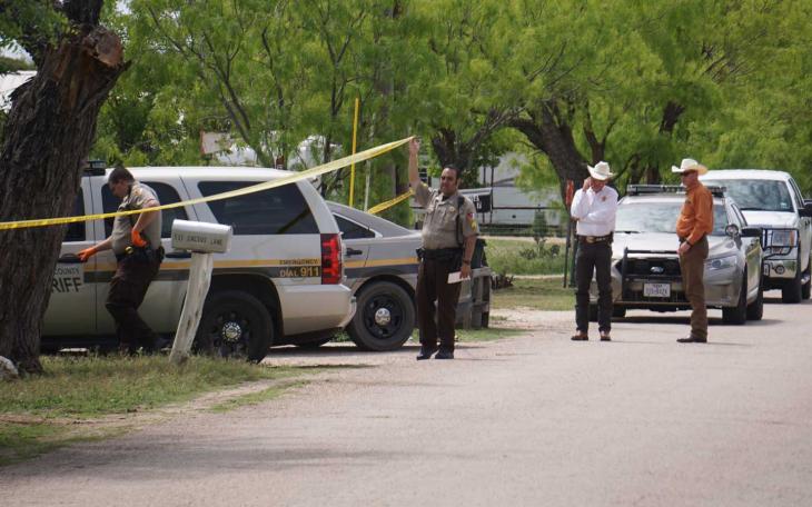 Sheriff&amp;#039;s Department investigators descended upon a home on Cactus Lane in Grape Creek to investigate a death. (LIVE! Photo/John Basquez)